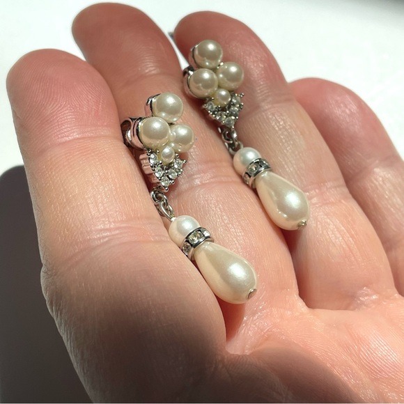 Vintage faux pearl dangle earrings rhinestones silvertone - Picture 4 of 7